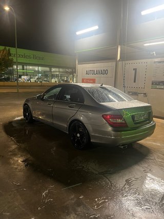 Espectacular Mercedes-Benz Clase C 2011 - Eleganci