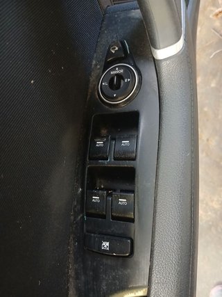 MANDO ELEVALUNAS DELANTERO IZQUIERDO Hyundai i40 cw (VF)(2011->)