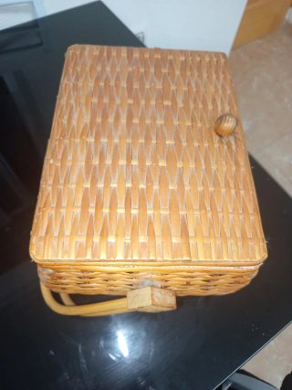 Costurero Vintage de Mimbre con lote de Mercería