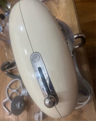 Amasadora Batidora Smeg Crema con 4 accesorios