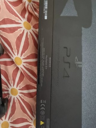 PS4 (PlayStation 4) Negra + Mando