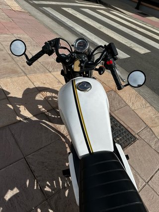 Moto Hanway Raw Cafe 125