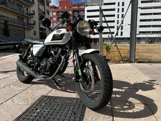 Moto Hanway Raw Cafe 125