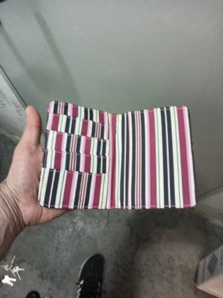 Porta pasaporte rayas rosa y morado