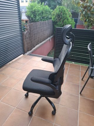 Silla de oficina ergonómica negra