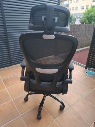 Silla de oficina ergonómica negra