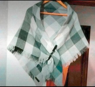 Capa cuadros con hebilla + gusntes