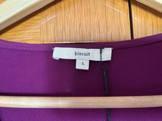 Blusa Morada Biscuit Talla L nueva
