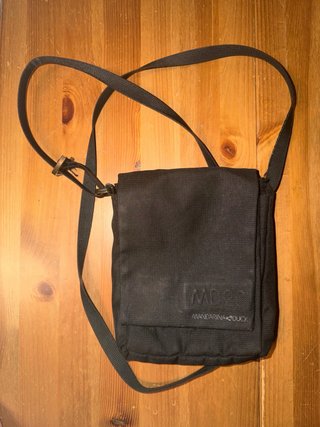 Bandolera Mandarina Duck MD 20 District Negra
