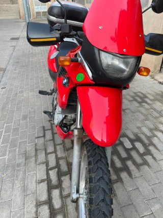 Moto BMW 650 GS Roja