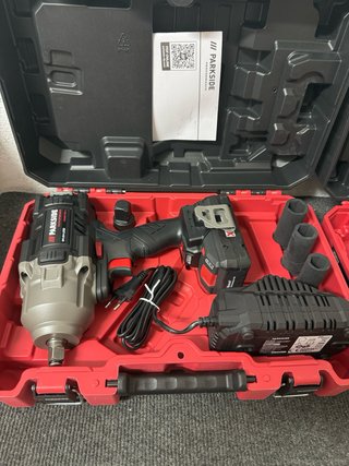 Llave de impacto Parkside 20V 1356Nm