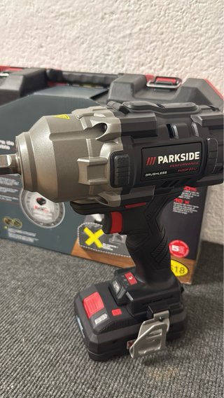Llave de impacto Parkside 20V 1356Nm