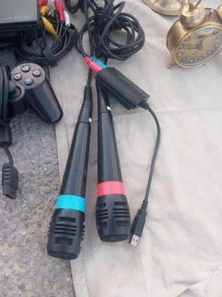 Consola PlayStation 2 (PS2) con accesorios