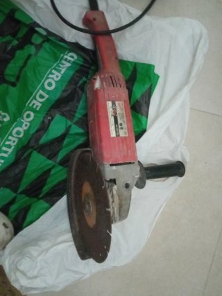 Amoladora Grande Milwaukee