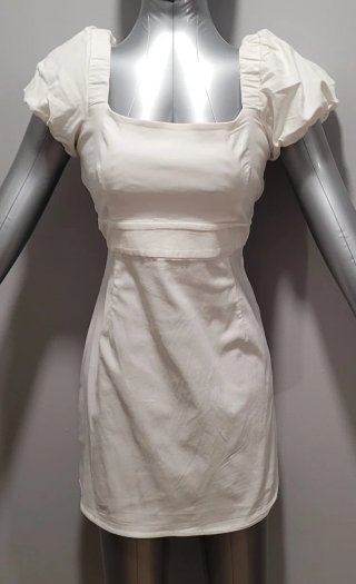 Vestido Blanco con Espalda Descubierta