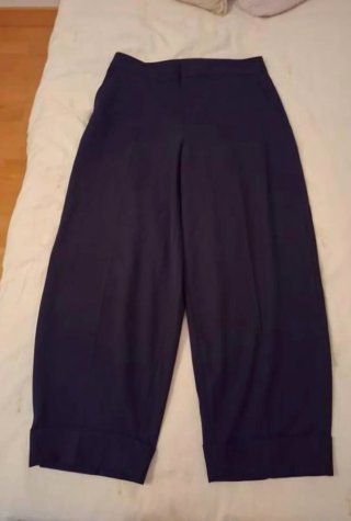 Pantalón azul marino recto vuelta bajo