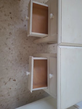 Set de 2 Mesitas de Noche de Madera