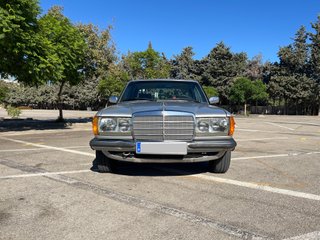 Mercedes Benz 230E 1982