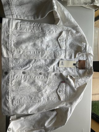 Cazadora Levi's Blanca