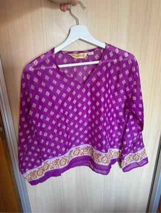 Blusa Fucsia floreada media manga