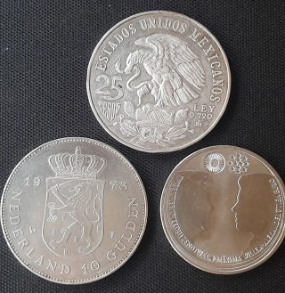 Lote de 3 Monedas de Plata, spot