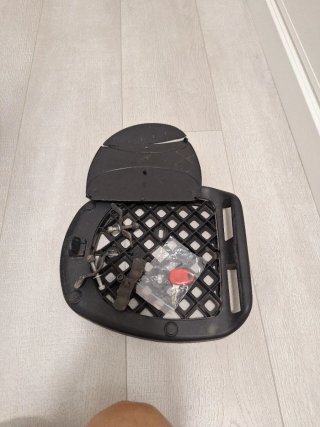 Baúl de moto Givi