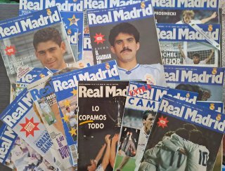 LOTE DE 23 REVISTAS OFICIALES DEL REAL MADRID