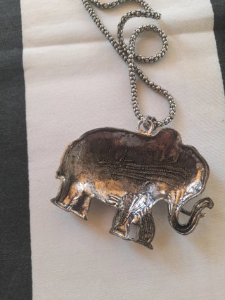 Colgante de Elefante Plateado