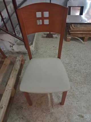 6 Sillas de Madera cada una 10 euros