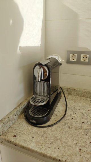 Cafetera Nespresso DeLonghi Negra