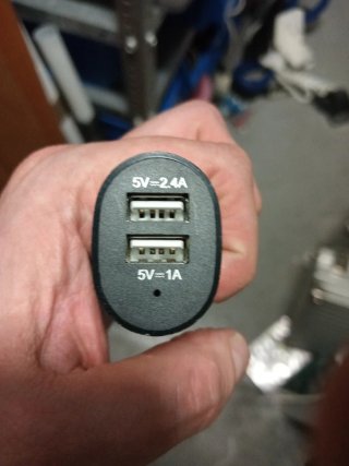 Cargador Coche Doble USB 5V-2.4A y 5V-1A