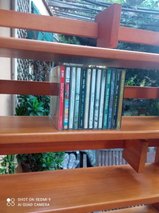 Estantería de madera CD