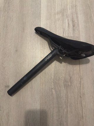 Sillín PRO y tija de sillín negra