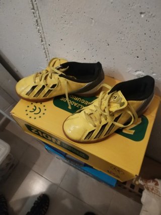 Zapatillas Adidas niño fútbol amarillas