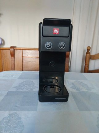 Cafetera Illy iperespresso Negra