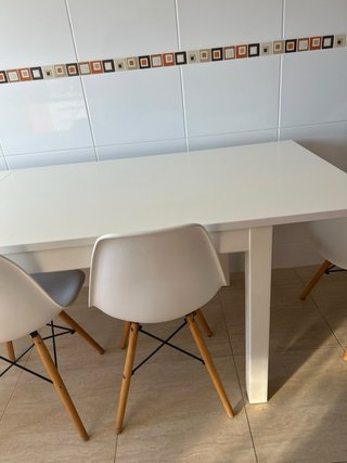 Mesa extensible de Comedor Blanca con 4 Sillas