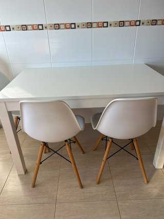 Mesa extensible de Comedor Blanca con 4 Sillas