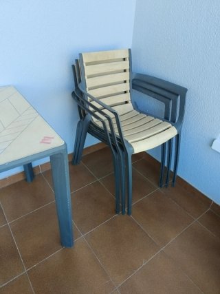 Set de Mesa y 4 Sillas de Exterior