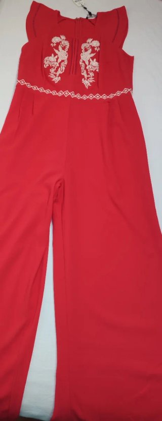 Mono Rojo con Bordados