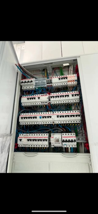 Electricista 24 h  TEL: 643 06 99 89