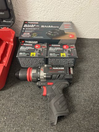 Atornillador Parkside 12V con maletín y baterías