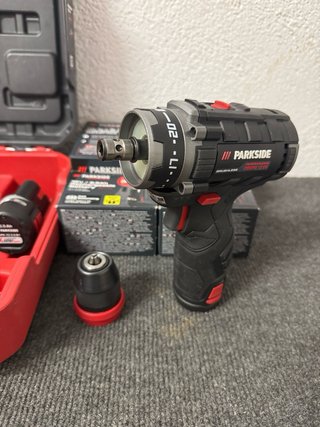Atornillador Parkside 12V con maletín y baterías