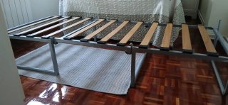 Cama plegable turca gris y blanca