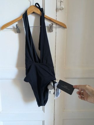 S. 32€ Bañador negro escote Zara talla única