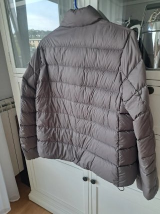 Plumífero Uniqlo Ultralight gris caballero