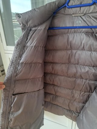 Plumífero Uniqlo Ultralight gris caballero