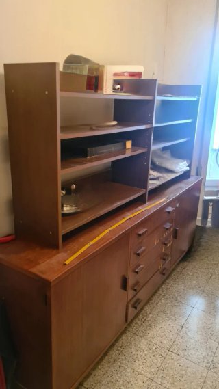 Regalo Credenza con scaffali in legno