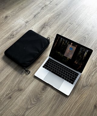 MacBook Pro 13 2018 i5 8GB Touch Bar