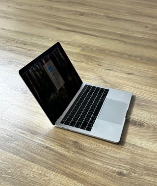MacBook Pro 13 2018 i5 8GB Touch Bar