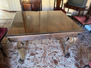 Mesa de madera antigua extensible